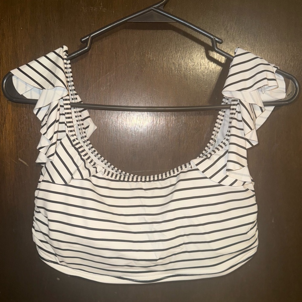 Vince Camuto Black and White Striped Ruffle swim top with padding